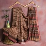 SIAZ LOOM - Bagru printed Maheswari Silk saree in beige color with maroon bagru patterns and maroon printed pallu