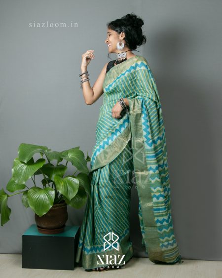 SIAZLOOM Emerald Green  Bhagalpuri Tussar Silk Saree with yellow and white stripes, Blue and white  Nutan Jaipur Bagru  printed pattern  along Golden Zari Border and similar pallu.