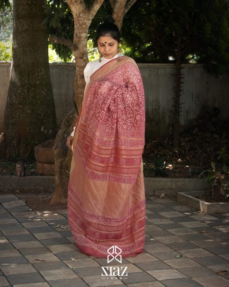 Siazloom Red coloured Handloom Linen Saree with Batik Work and Golden Zari on Pallu